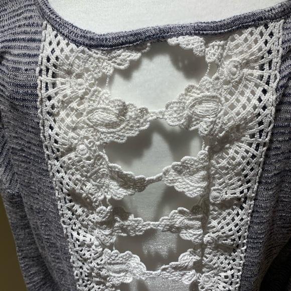 ⛄️CLEARANCE⛄️ Streetwear Society peek-a-boo back shirt - Picture 4 of 7